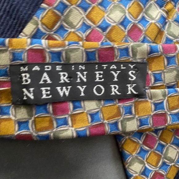 VINTAGE BARNEYS NEW YORK SILK TIE ---- MADE IN ITALY - Picture 7 of 8